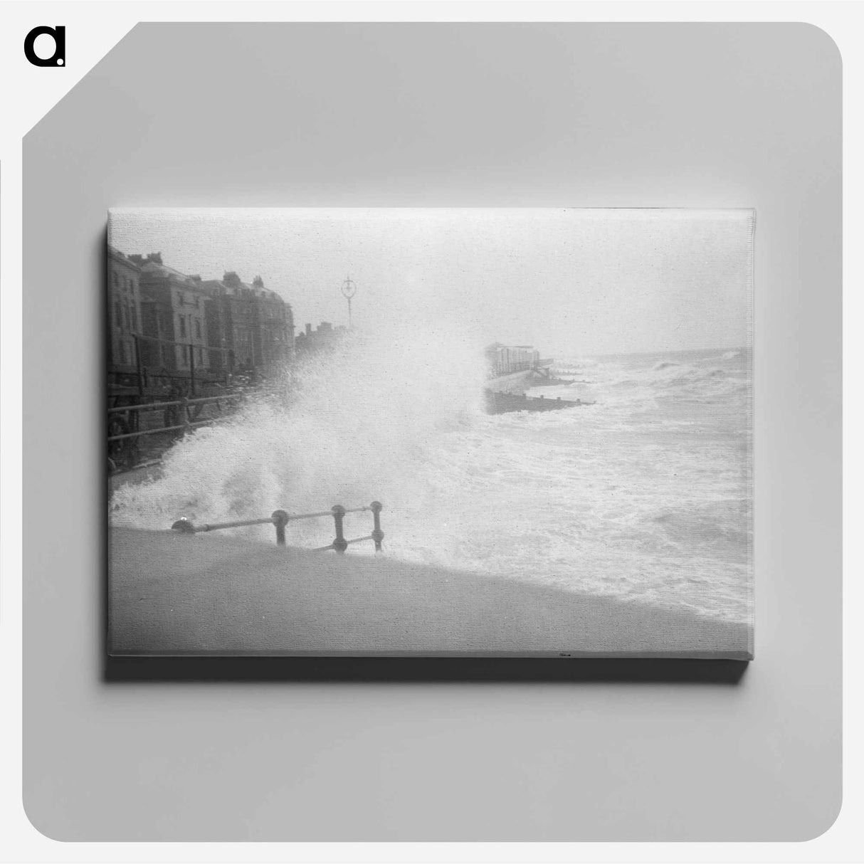 Waves crashing on the shore, Bognor Regis - エリック リー ジョンソン Canvas.