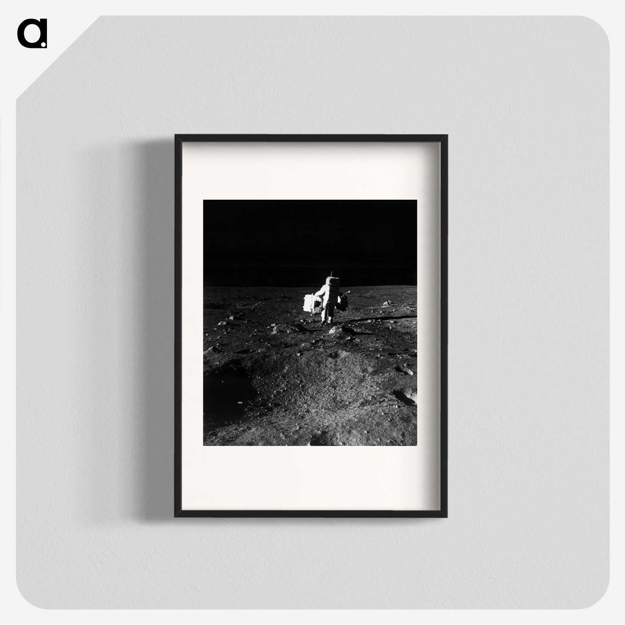 1-22_Apollo-Moon-Landing_blk