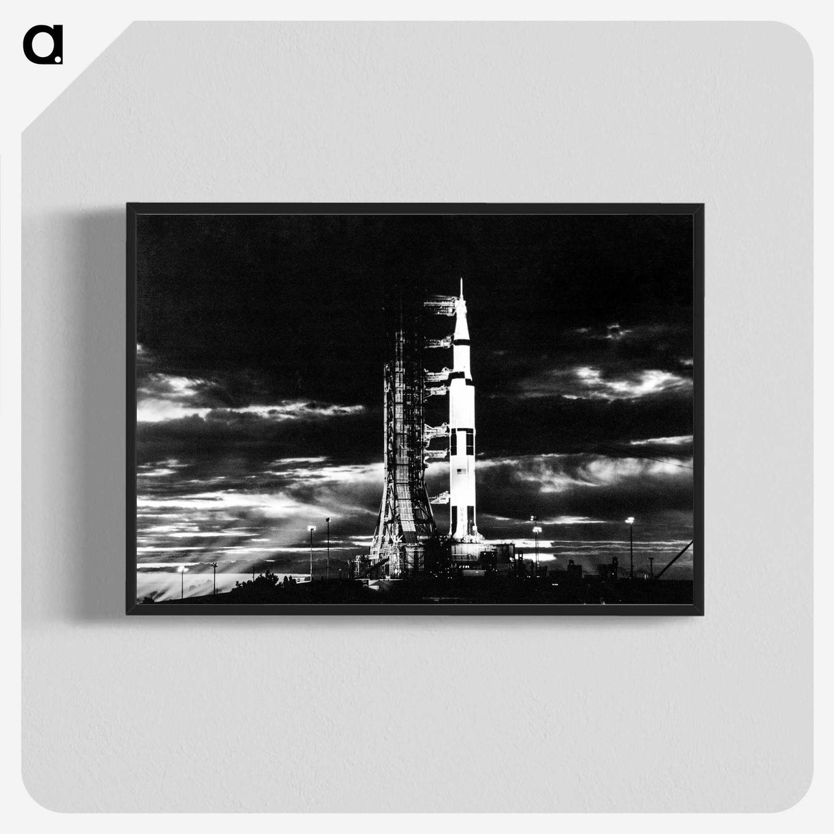 1-35_Apollo-Moon-Landing_blk-crop