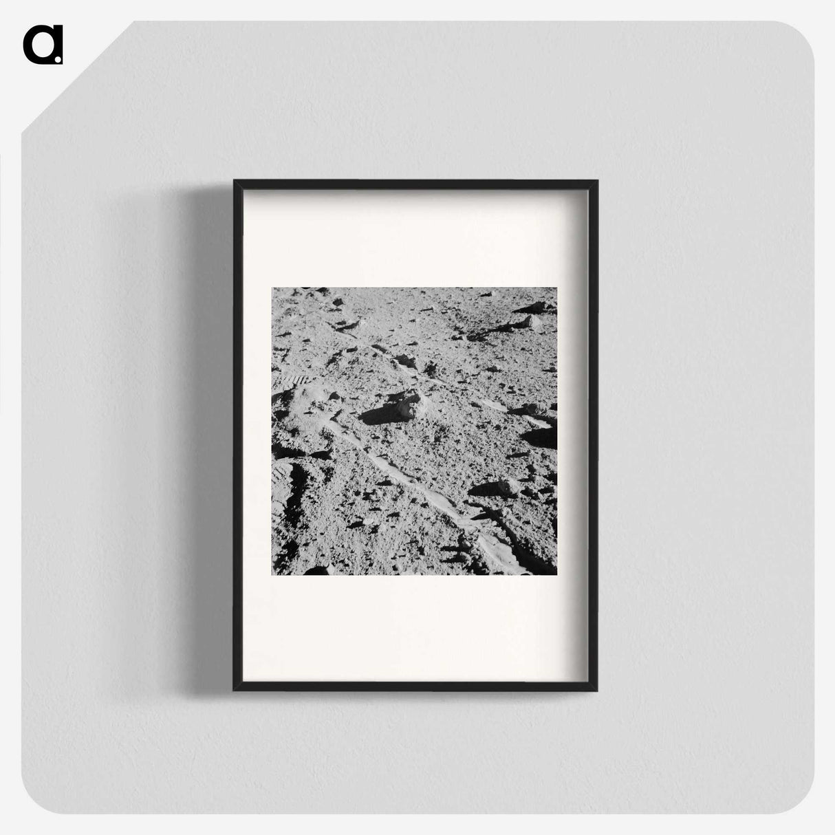 1-38_Apollo-Moon-Landing_blk