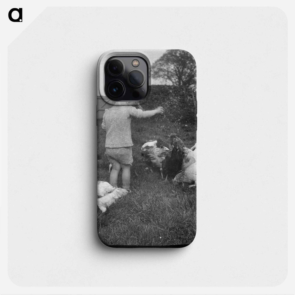 Michael Johnson feeding the chickens, Somerset - エリック リー ジョンソン Phone Case.