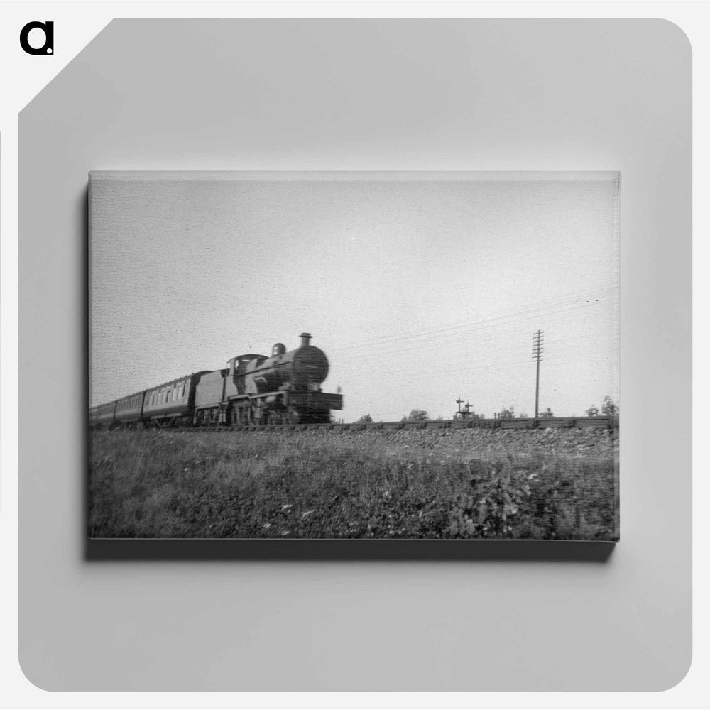 Train on the tracks, Hendon, London - エリック リー ジョンソン Canvas.