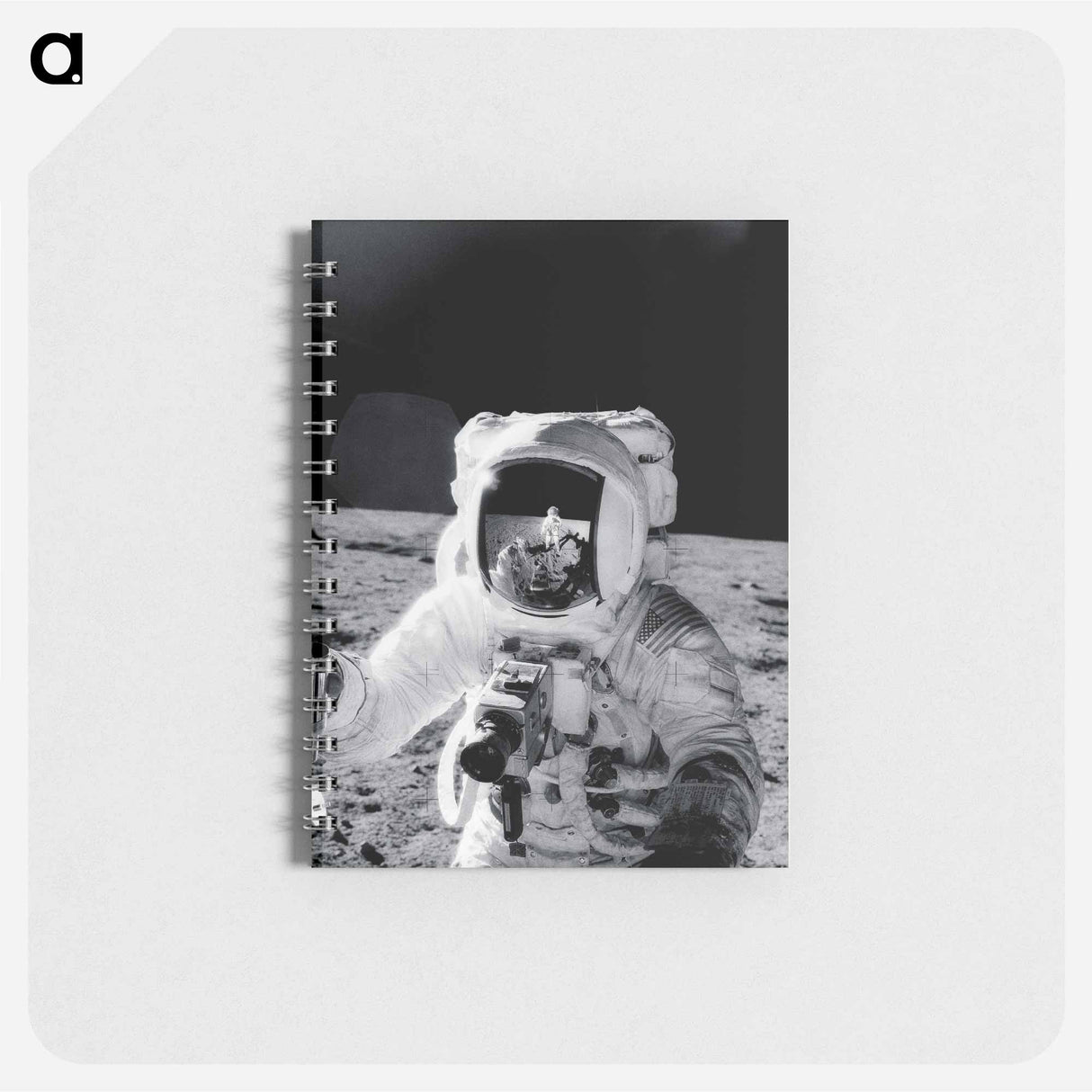アートメモ帳-Astronaut Alan Bean holds Special Environmental Sample Container - アポロ月面着陸 Memo.