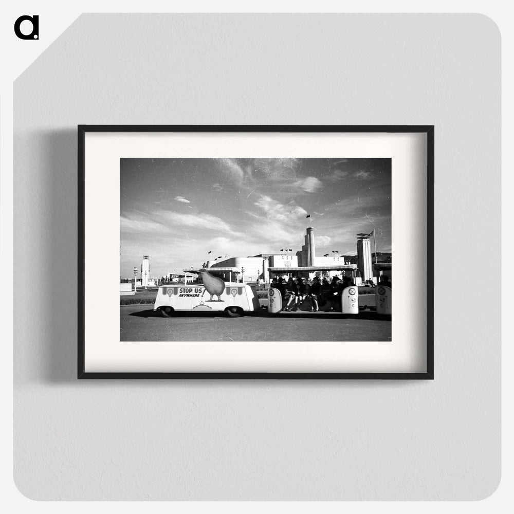 Kiwicar in front of New Zealand Centennial Exhibition, Wellington - エリック リー ジョンソン Poster.