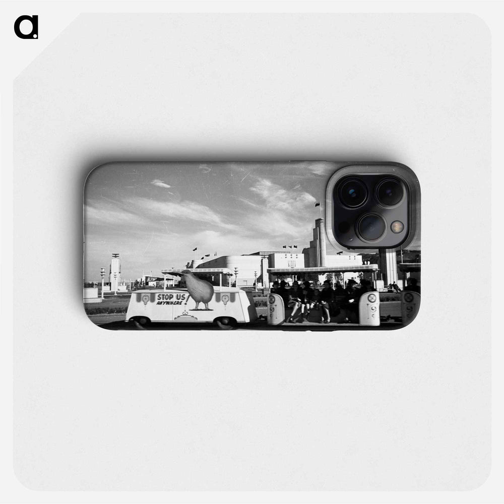 Kiwicar in front of New Zealand Centennial Exhibition, Wellington - エリック リー ジョンソン Phone Case.