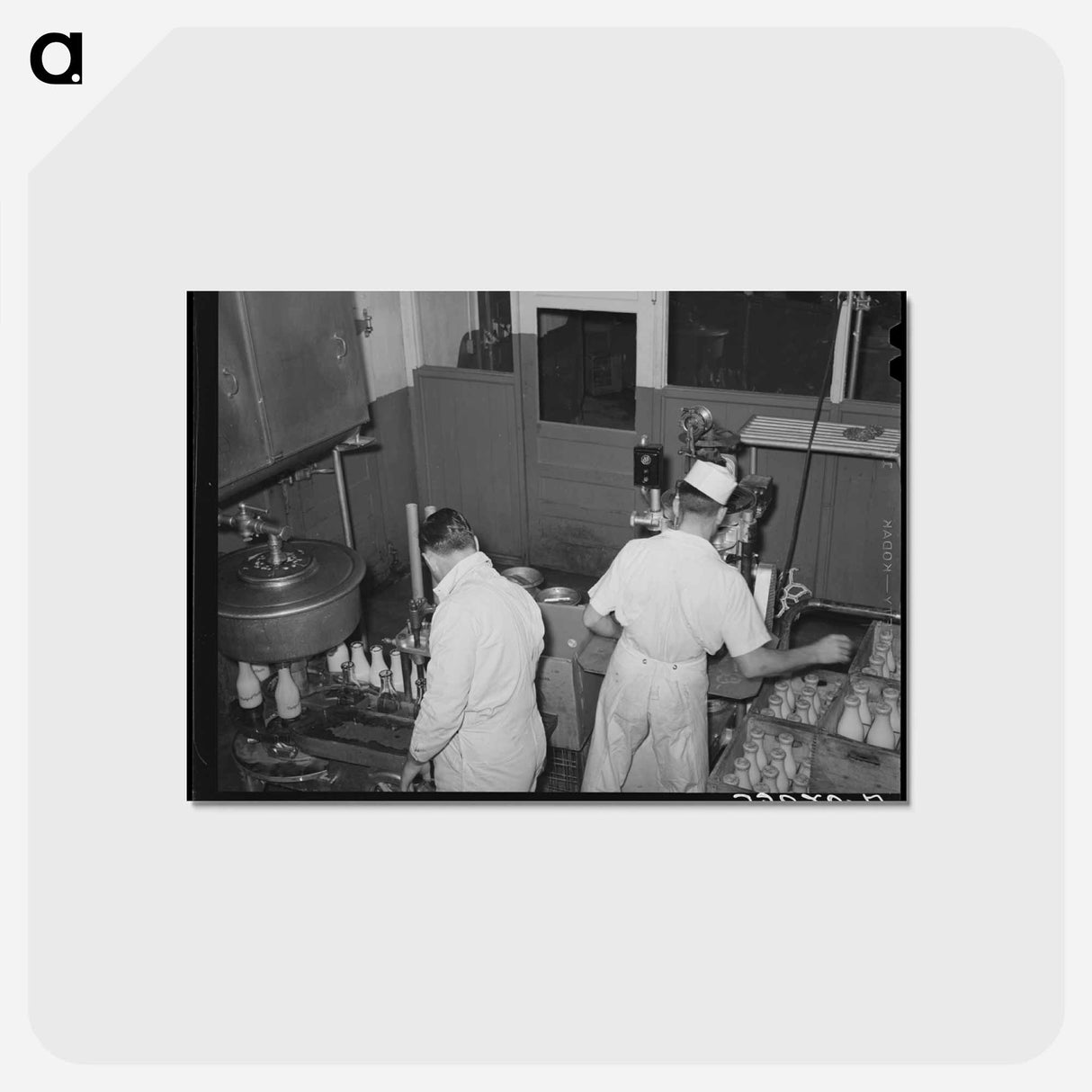 アートポストカード-Bottling Milk at Creamery
- ラッセル リー Postcard.