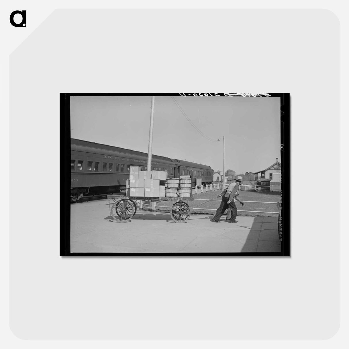 アートポストカード-Montrose Morning Arrival
- ラッセル リー Postcard.