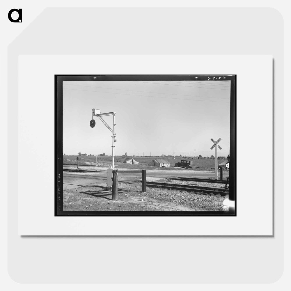 Migrants' tents are a common sight along the right of way of the Southern Pacific. Near Fresno, California. Sourced from the Library of Congress. - ドロテア ラング Poster.