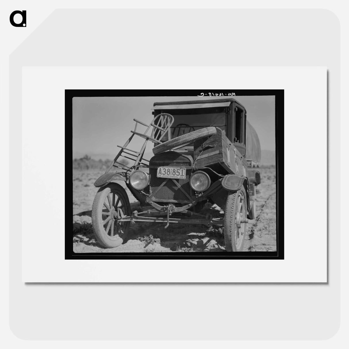 アートポスター-Car of drought refugee on edge of carrot field in the Coachella Valley. California - ドロテア ラング Poster.