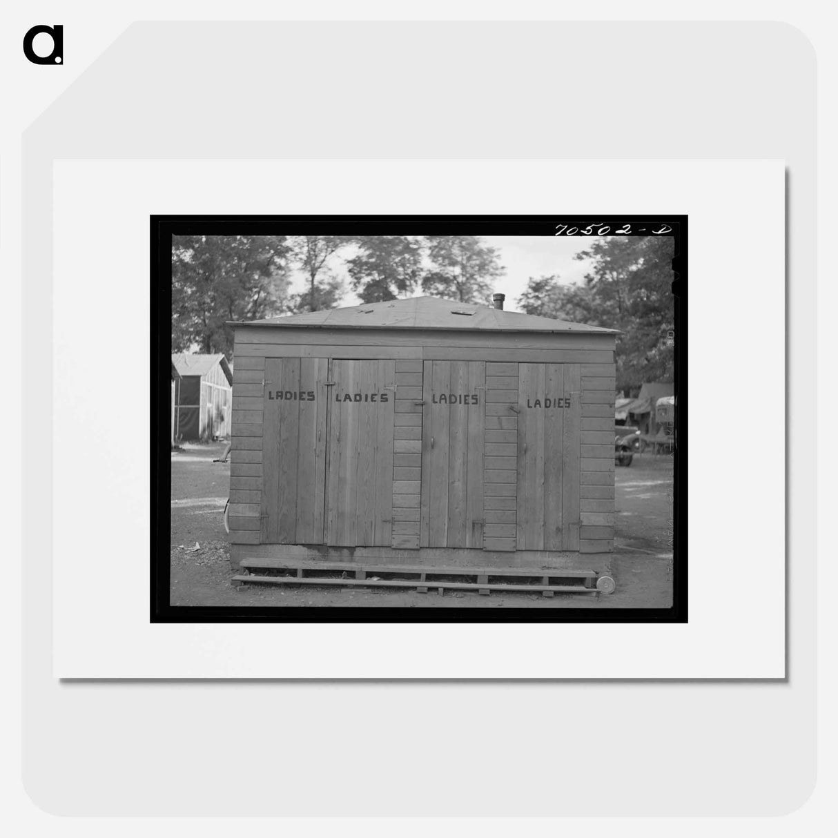 アートポスター-Cabin-Trailer Camp Sanitary Facilities
- ラッセル リー Poster.