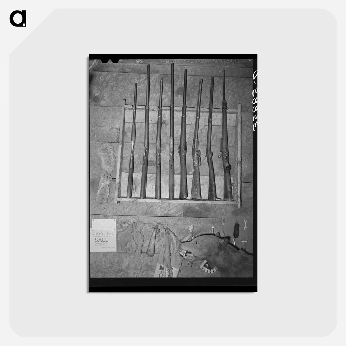 アートポストカード-Rack of Guns in Navajo Lodge
- ラッセル リー Postcard.