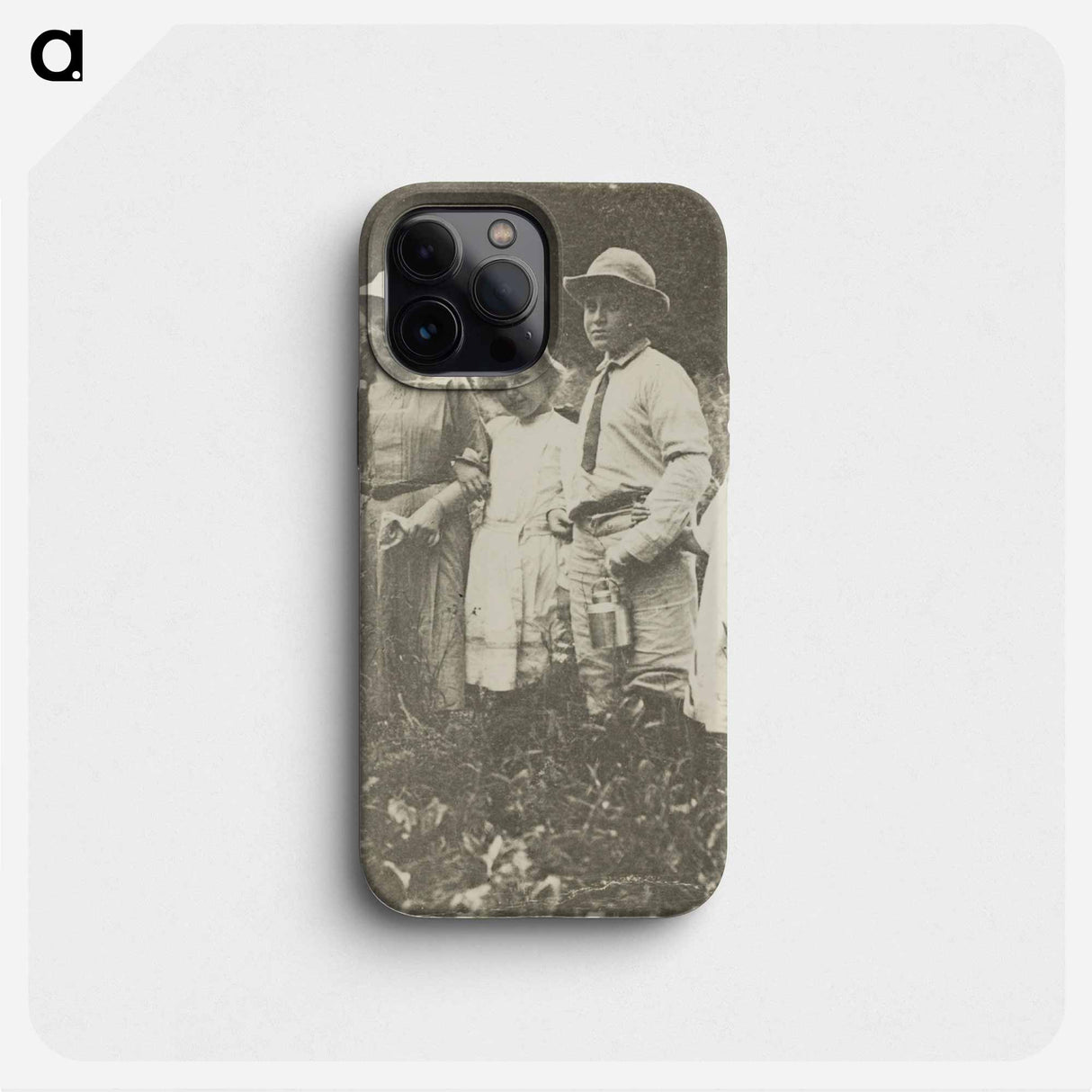 Untitled (Flora, Elizabeth, Howard & Kitty in Lake George field) - アルフレッド スティーグリッツ Phone Case.
