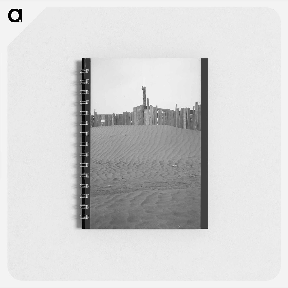 アートメモ帳-A corral practically buried by drifted dust. Mills, New Mexico. - ドロテア ラング Memo.