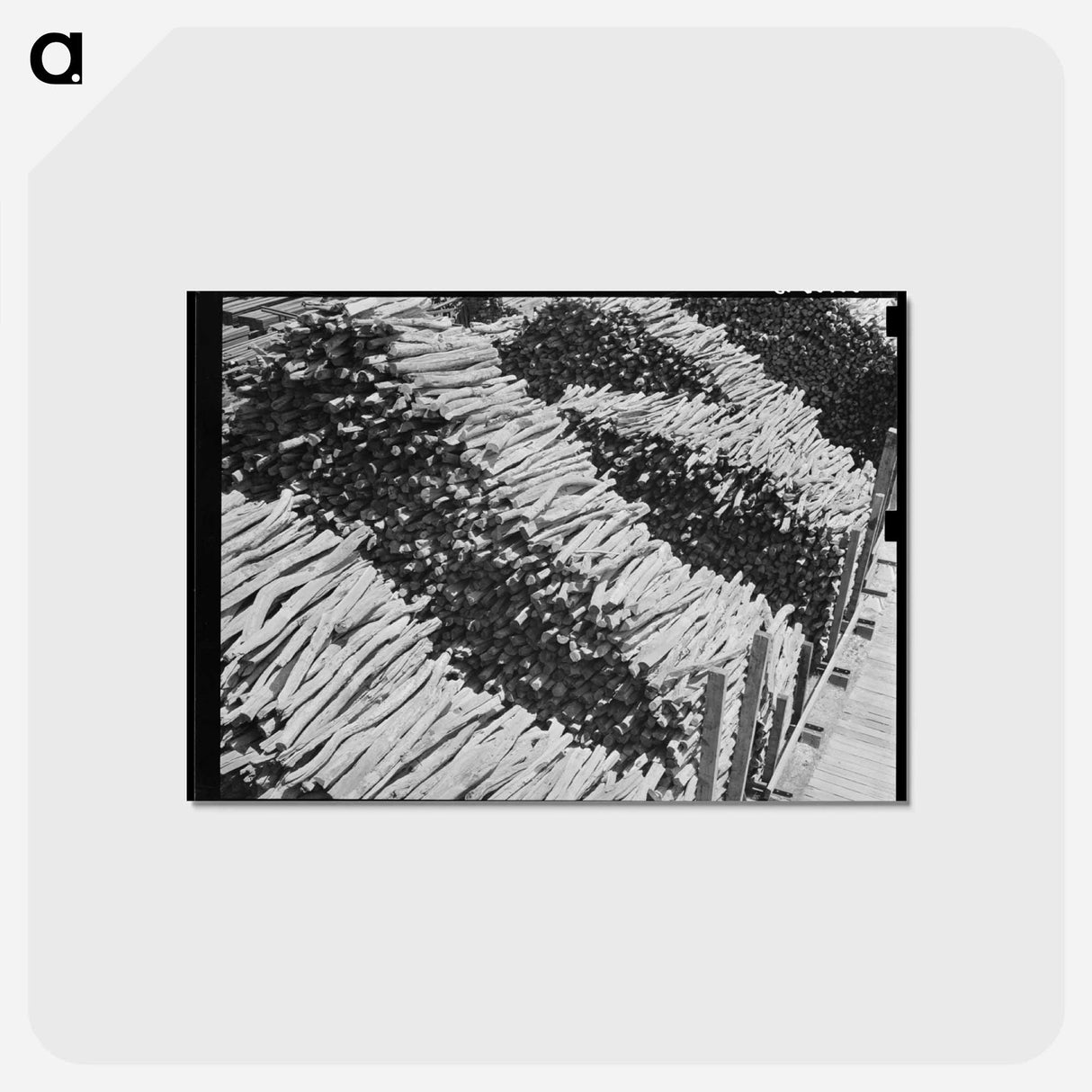 アートポストカード-Stacks of Wood in Railroad Yard
- ラッセル リー Postcard.