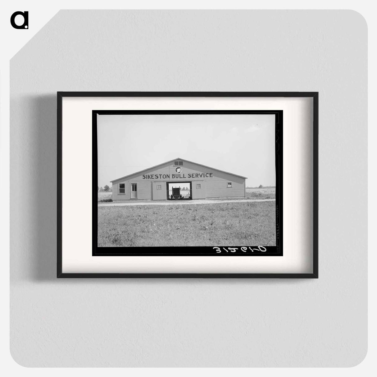 アートポスター-Barn near Sikeston, Missouri
- ラッセル リー Poster.