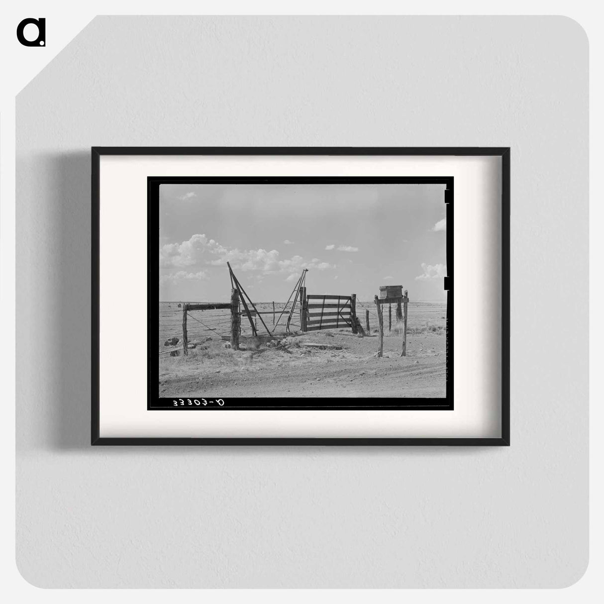 アートポスター-Cattle Guard Gate and Mail Box on Ranch
- ラッセル リー Poster.