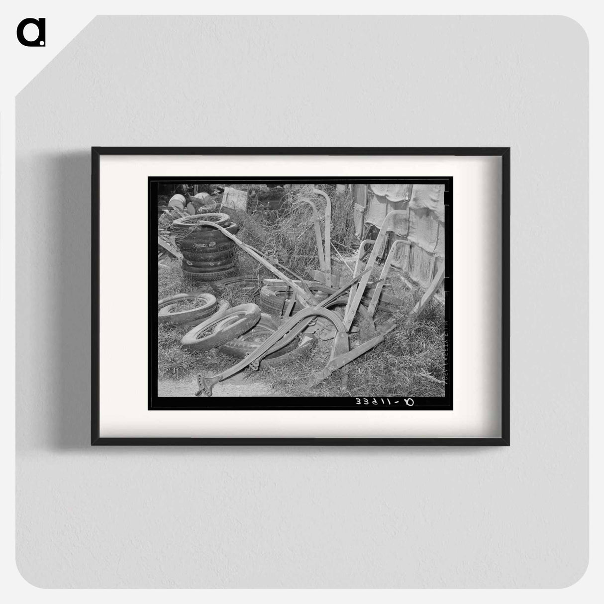 アートポスター-Agricultural Artifacts and Discarded Tires, Oklahoma City
- ラッセル リー Poster.