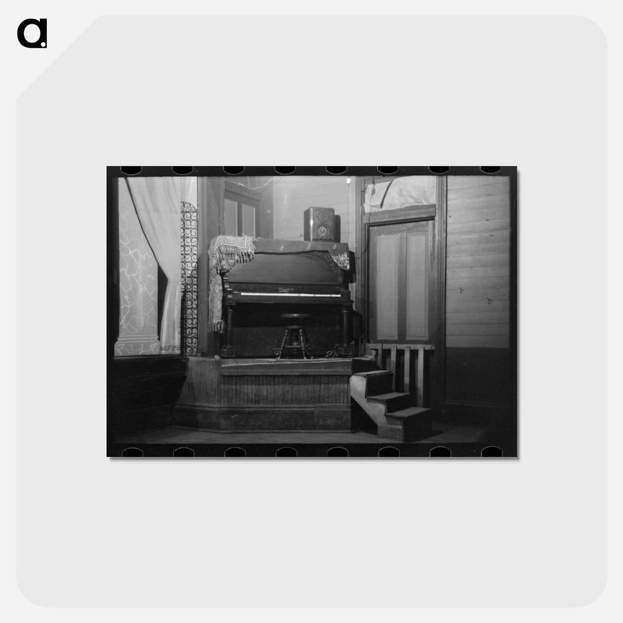 アートポストカード-Piano on Platform in Auditorium, New Iberia, Louisiana
- ラッセル リー Postcard.