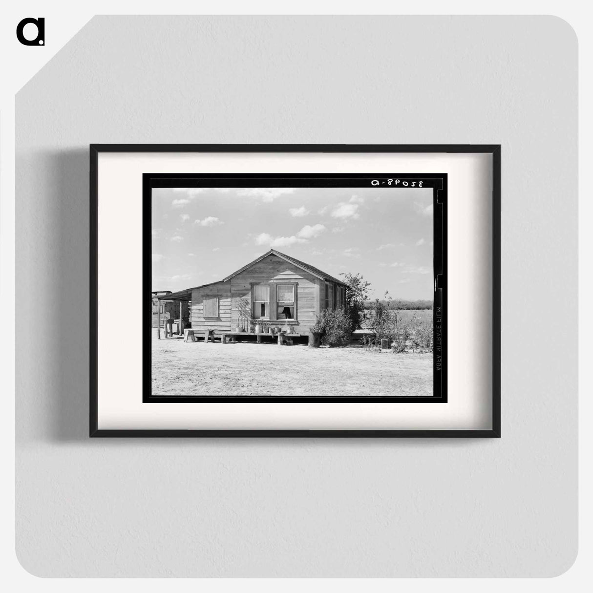 アートポスター-Bench of Potted Plants at Side of Home
- ラッセル リー Poster.