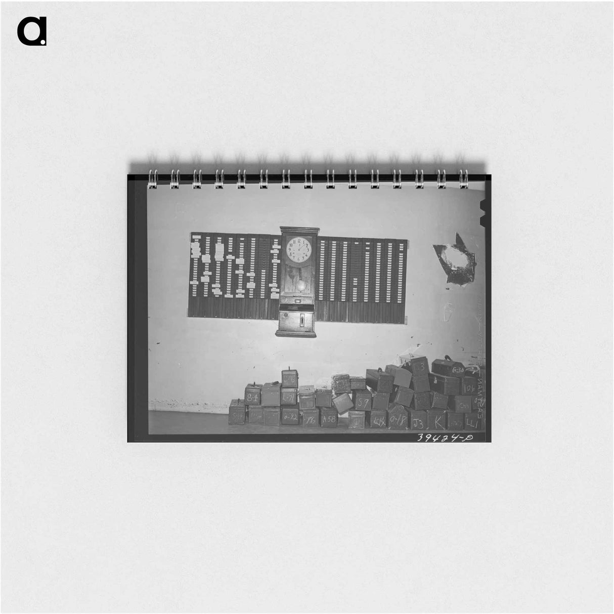 アートメモ帳-Time Clock and Tool Boxes at Vocational School
- ラッセル リー Memo.
