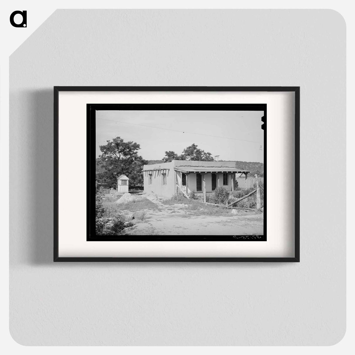 アートポスター-Adobe House and Covered Well, Penasco, New Mexico
- ラッセル リー Poster.