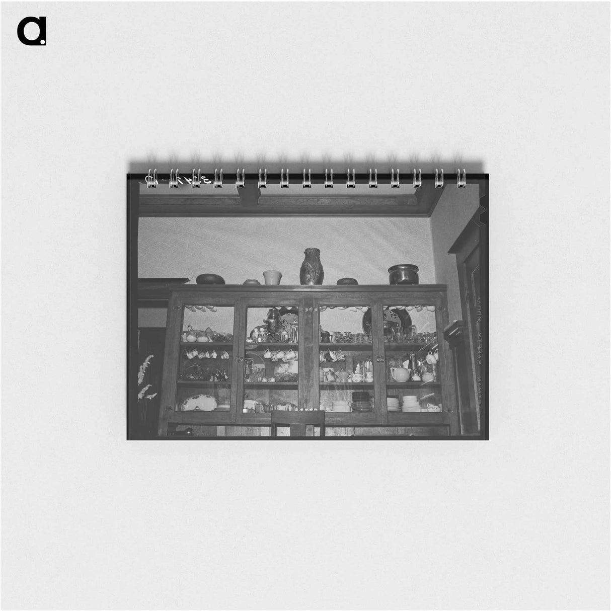 アートメモ帳-China Cabinet in a Fruit Farmer's Home
- ラッセル リー Memo.