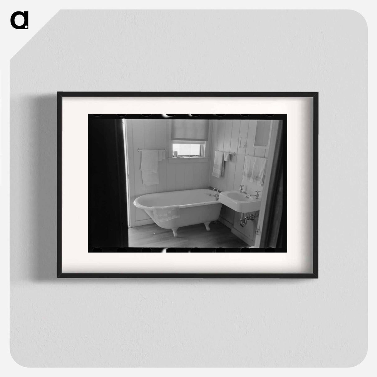 アートポスター-Bathroom in Farmer's Home, Lake Dick Project, Arkansas
- ラッセル リー Poster.