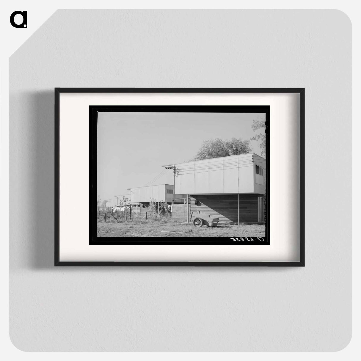 アートポスター-Apartment House, Yuba City FSA Camp
- ラッセル リー Poster.
