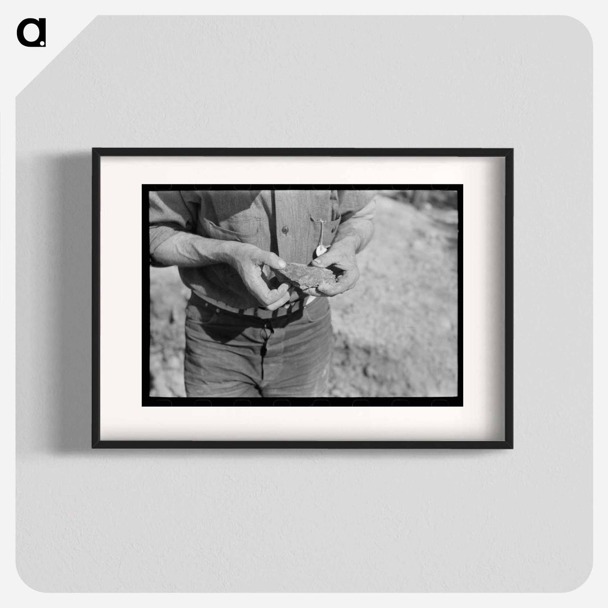 アートポスター-Piece of Ore in Hand of Prospector, Pinos Altos, New Mexico
- ラッセル リー Poster.