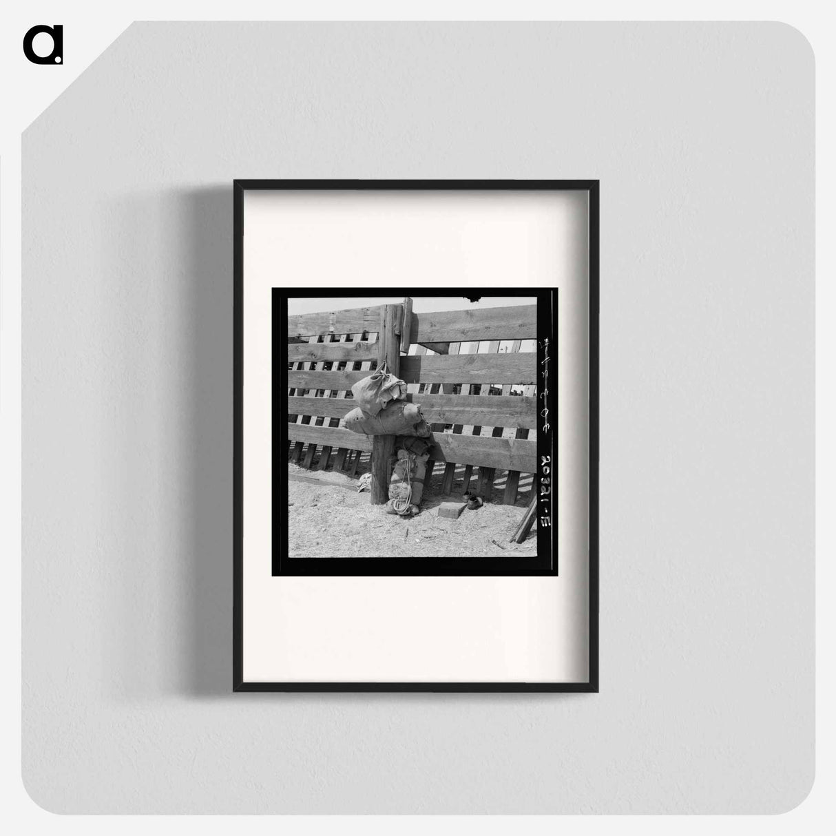 アートポスター-Bundles against cattle corrals by the railroad track - ドロテア ラング Poster.