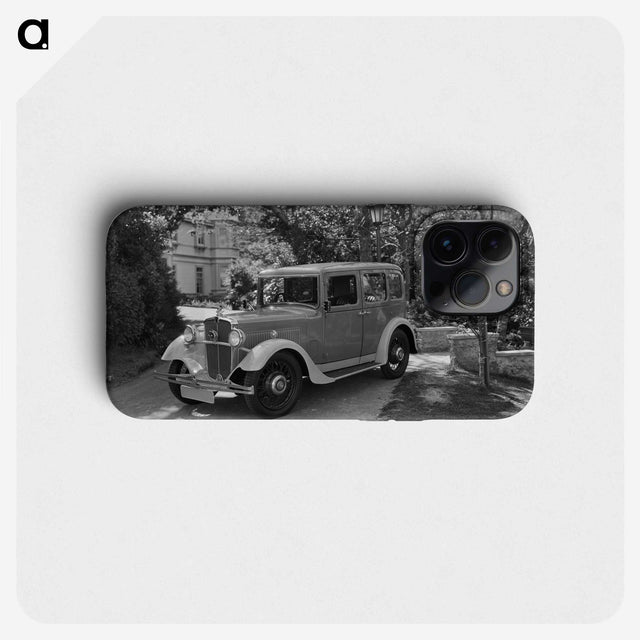 1-12_Gordon-Onslow-Hilbury-Burt_phone