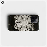 Wilson Bentley Photomicrograph of Stellar Snowflake No. 586 - ウィルソン ベントレー Phone Case.