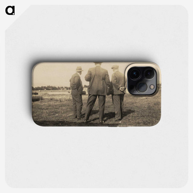 1-19_Gordon-Onslow-Hilbury-Burt_phone