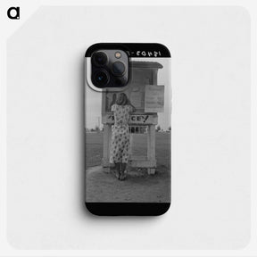 1-26_Dorothea-Lange_phone