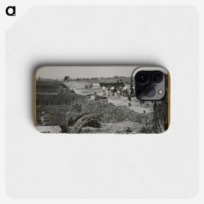 1-28_Milos-Dohnany_phone