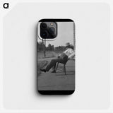 1-2_Dorothea-Lange_phone