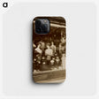 1-2_Eugene-Atget_phone