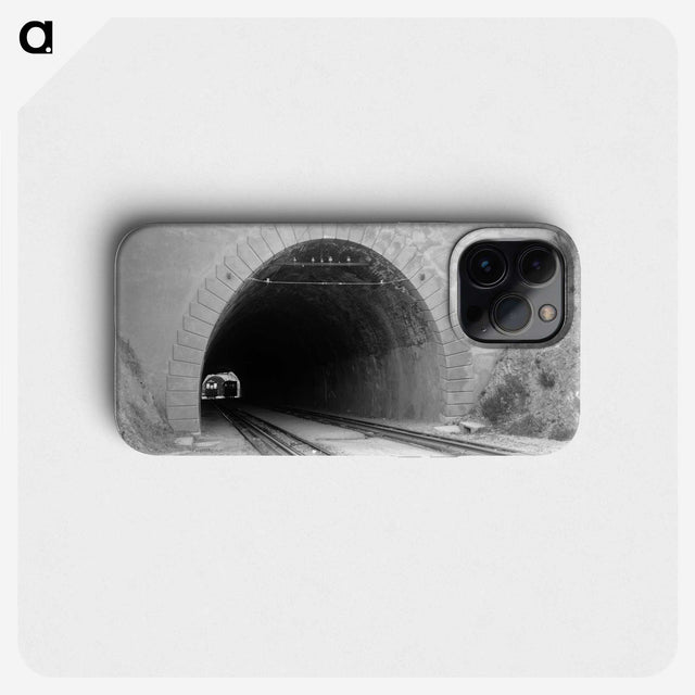 1-30_Leslie-Adkin_phone