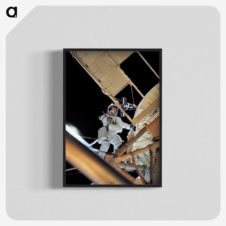 1-36_Apollo-Moon-Landing_blk-crop
