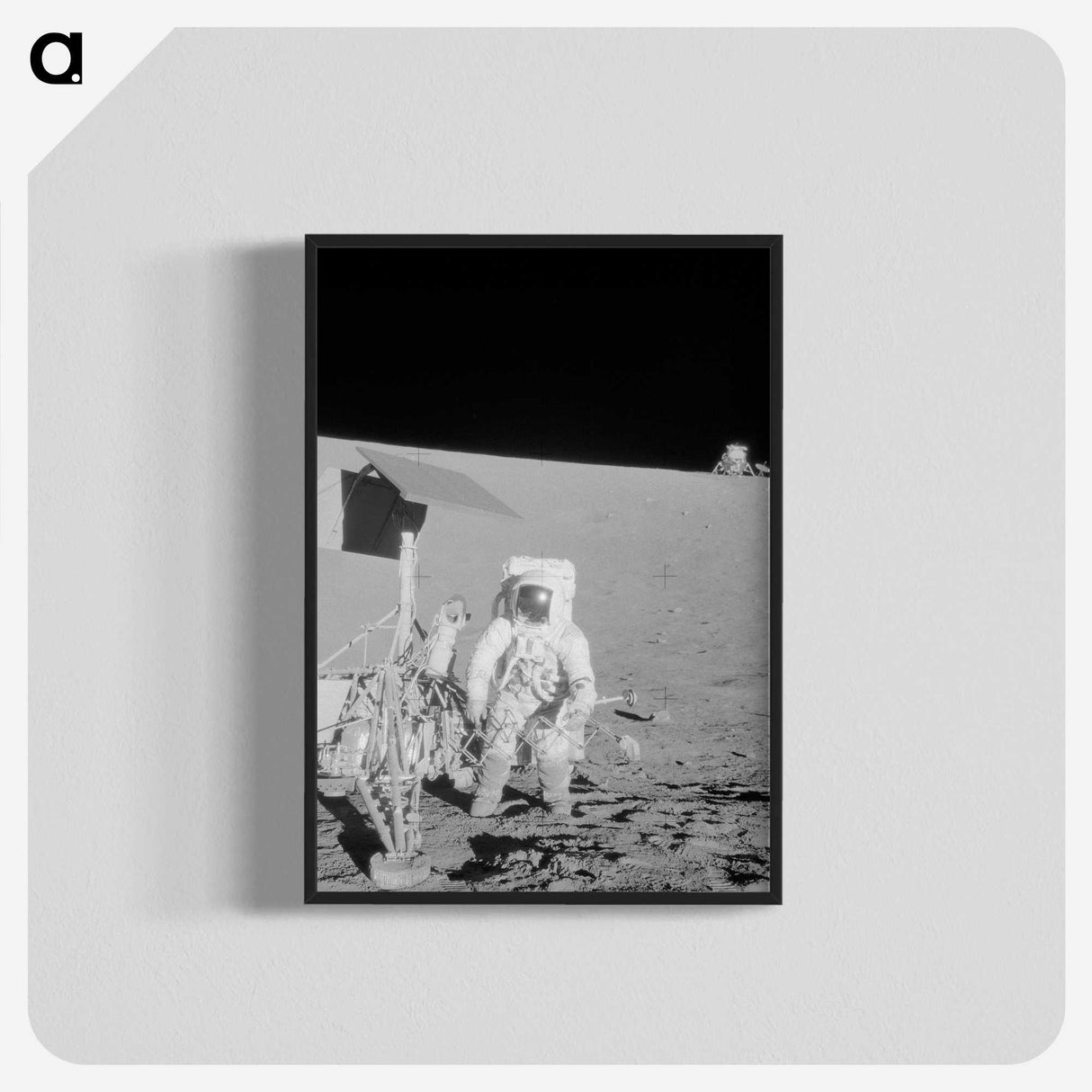 1-37_Apollo-Moon-Landing_blk-crop