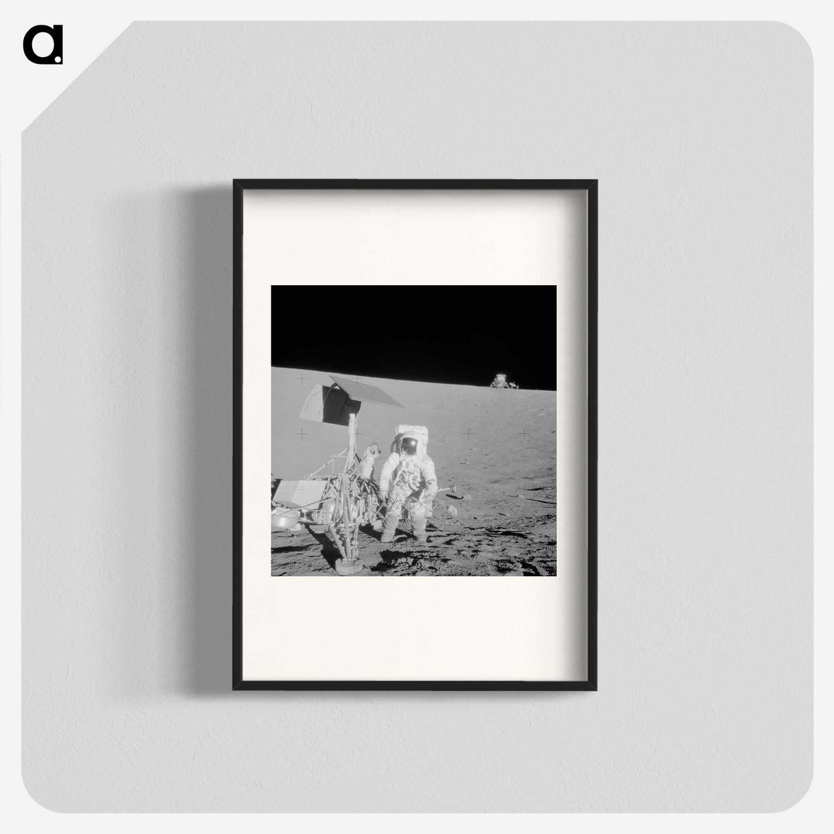 1-37_Apollo-Moon-Landing_blk