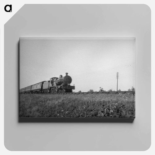 Train on the tracks, Hendon, London - エリック リー ジョンソン Canvas.