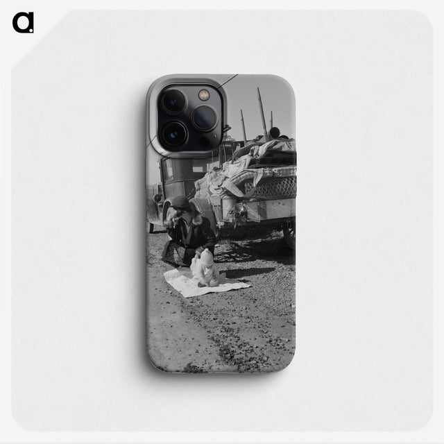 1-44_Dorothea-Lange_phone