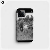 1-51_Dorothea-Lange_phone