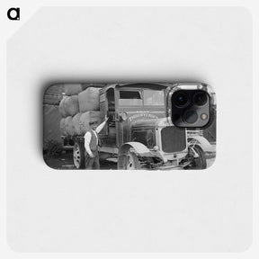 1-53_Leslie-Adkin_phone