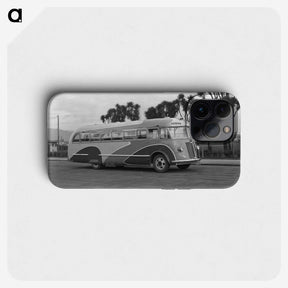 1-5_Gordon-Onslow-Hilbury-Burt_phone