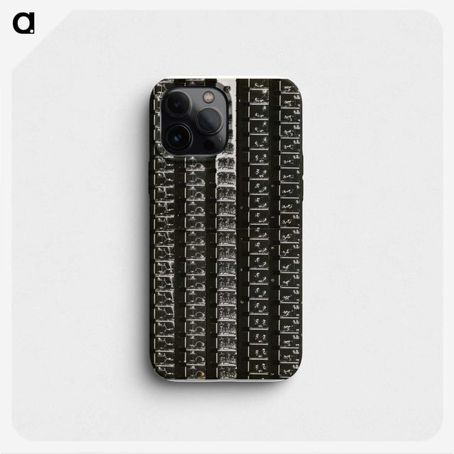 1-5_Milos-Dohnany_phone