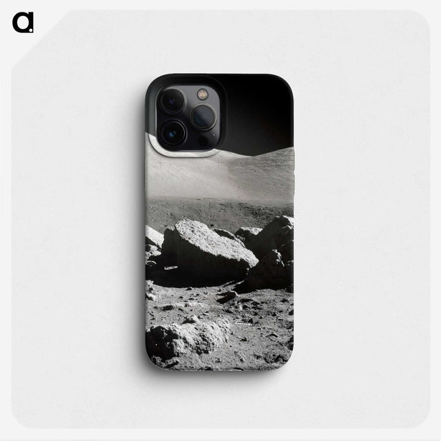 1-5_The-Moon_phone
