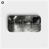 A Wet Day on the Boulevard, Paris - アルフレッド スティーグリッツ Phone Case.