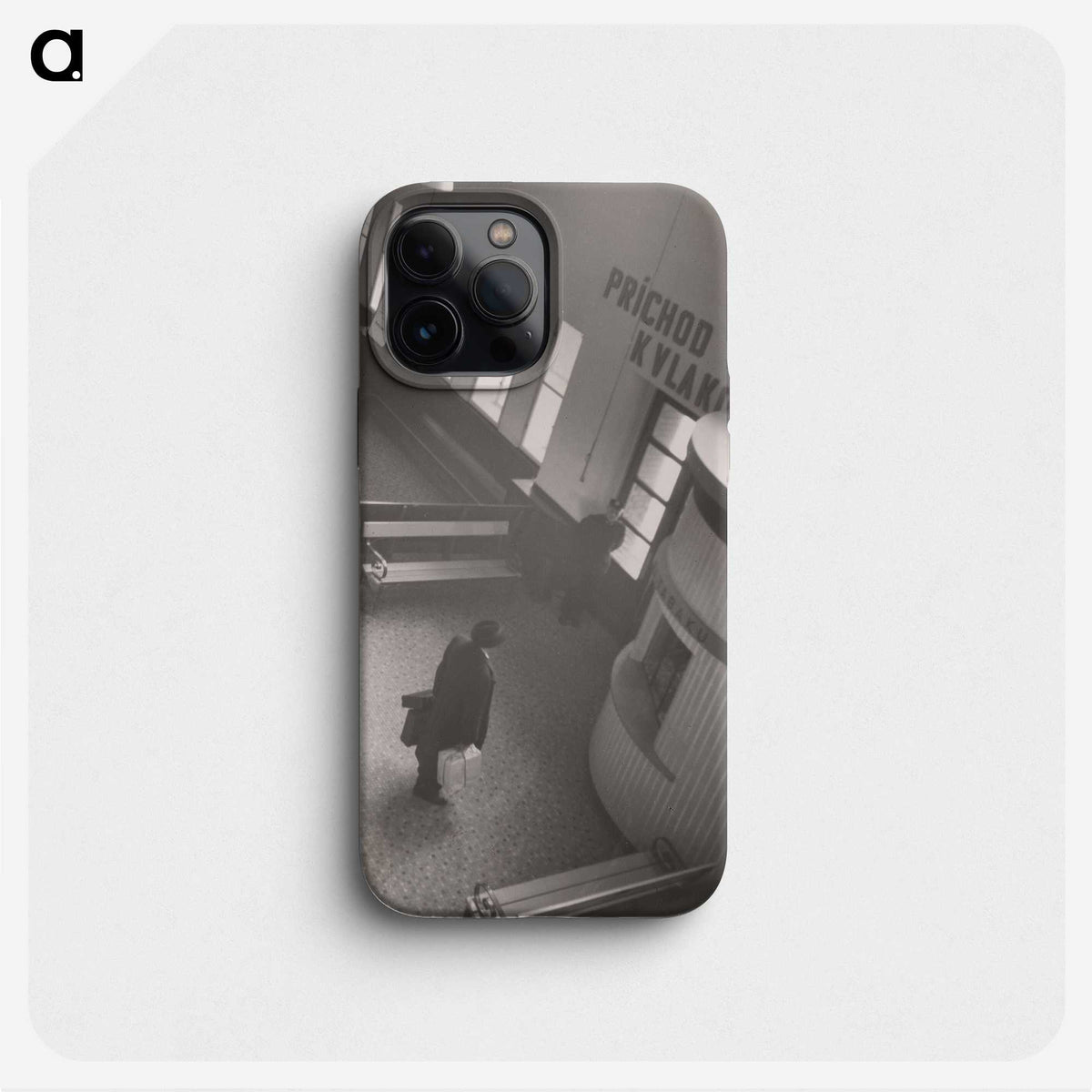 1-8_Milos-Dohnany_phone